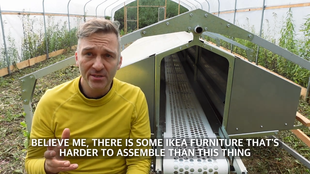 Učitaj videozapis: Nest Box System for Egg Mobiles Explained