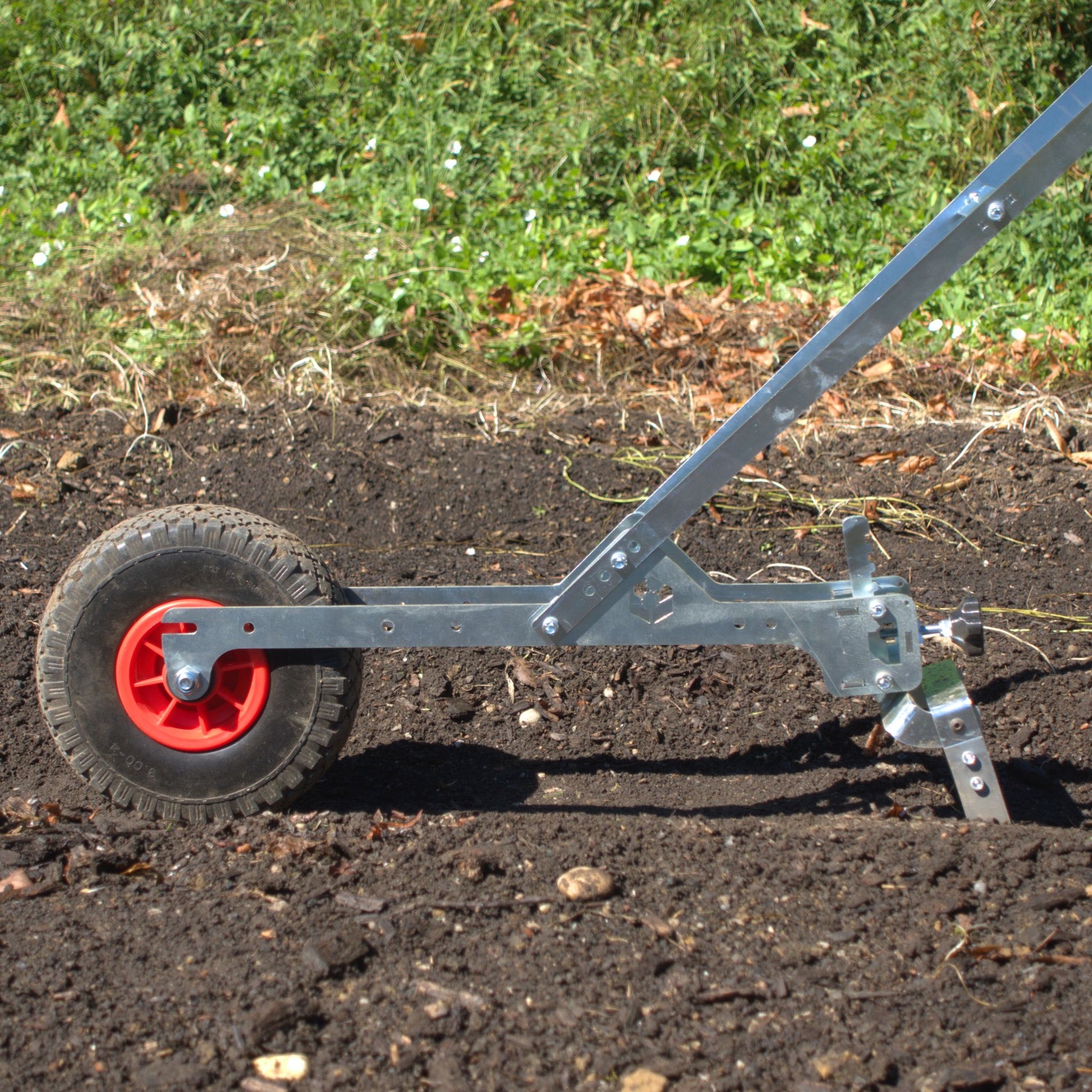 A side view of the Green Tools Tech Single Wheel Hoe with 20 cm swing hoe blade for efficient no-dig market garden weeding and soil cultivation